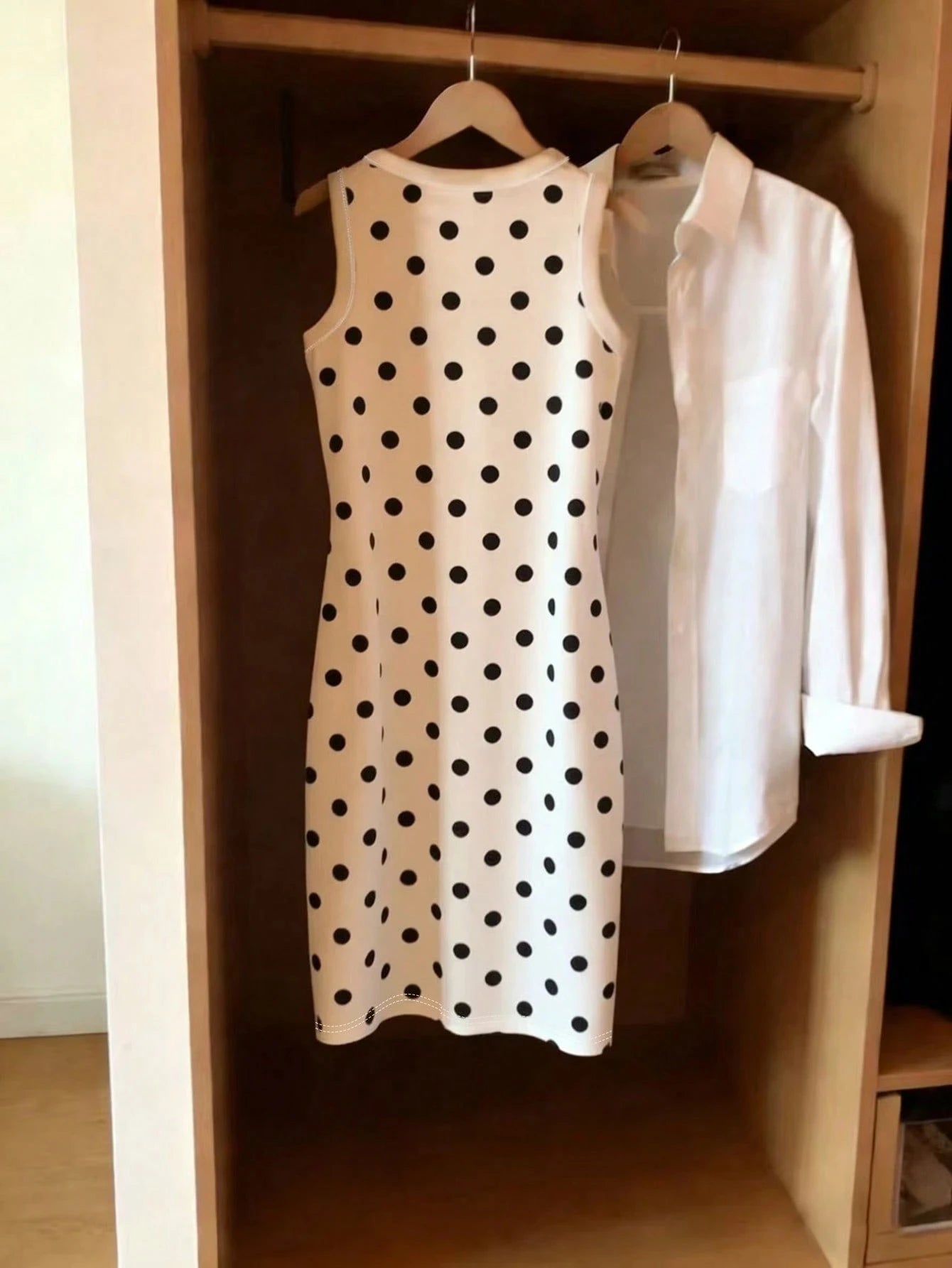 Women's Spring/Summer Style - Casual - Elegant - Sleeveless Off-Shoulder - Lightweight and Breathable - Slim Fit Round Neck Polk