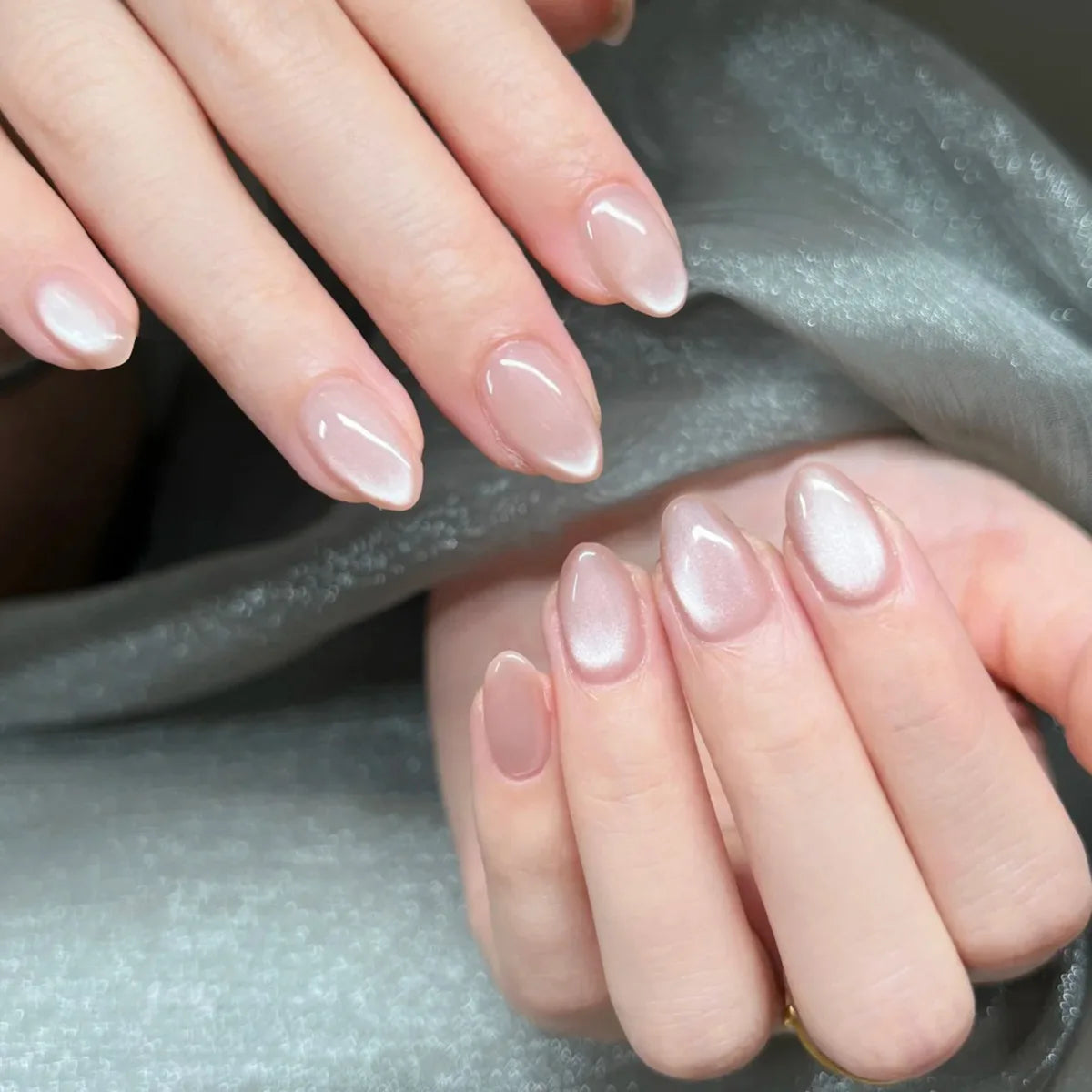 Short Almond Cat Eye Press-On Nails - Glossy Glitter, 24 Pieces