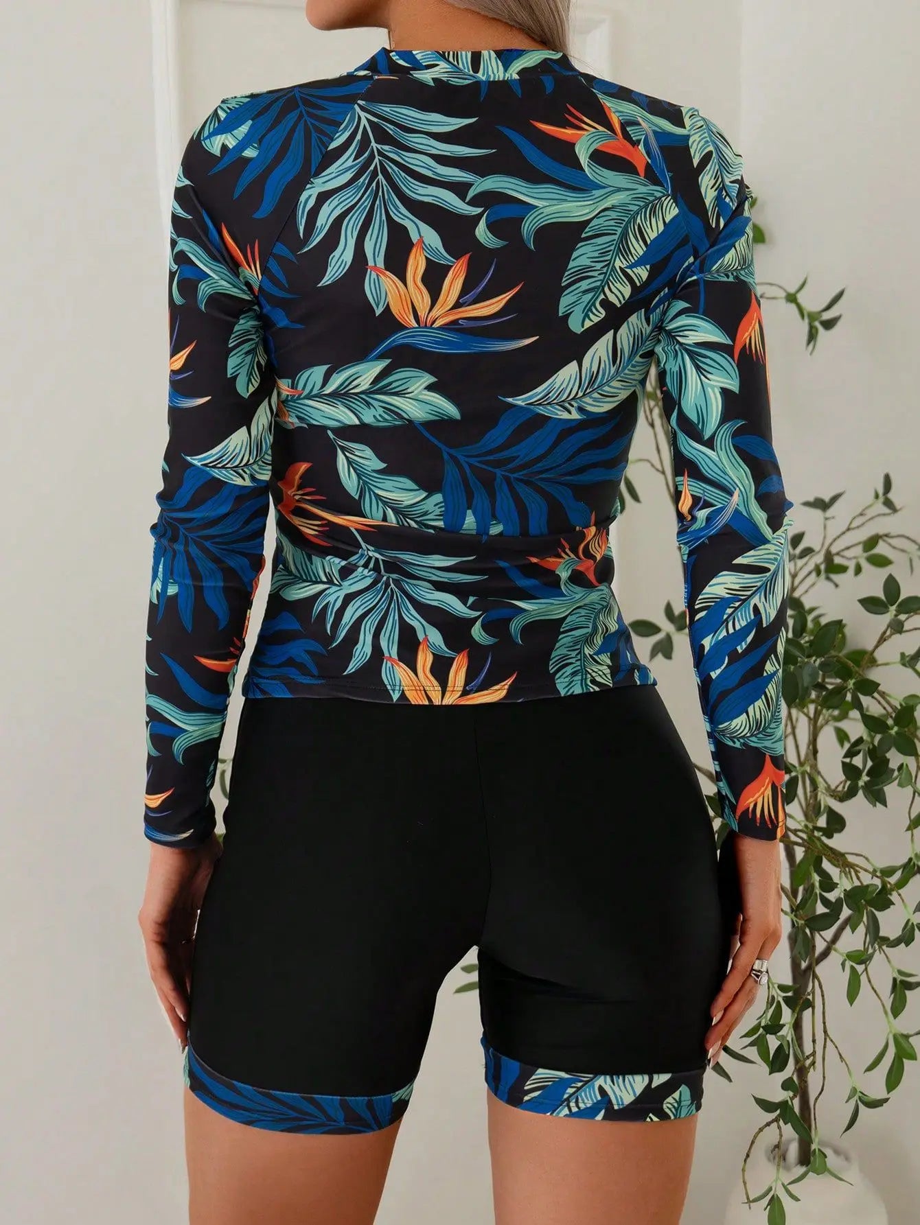 Tropical Leaf Print Tankini Set — Long Sleeve Zipper Top & High Waist Shorts | Women's Two-Piece Swimsuit