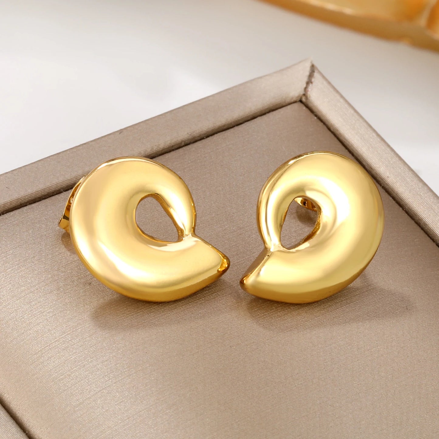 Fairy Flower Stud Earrings – 18K Gold-Plated Stainless Steel for Women