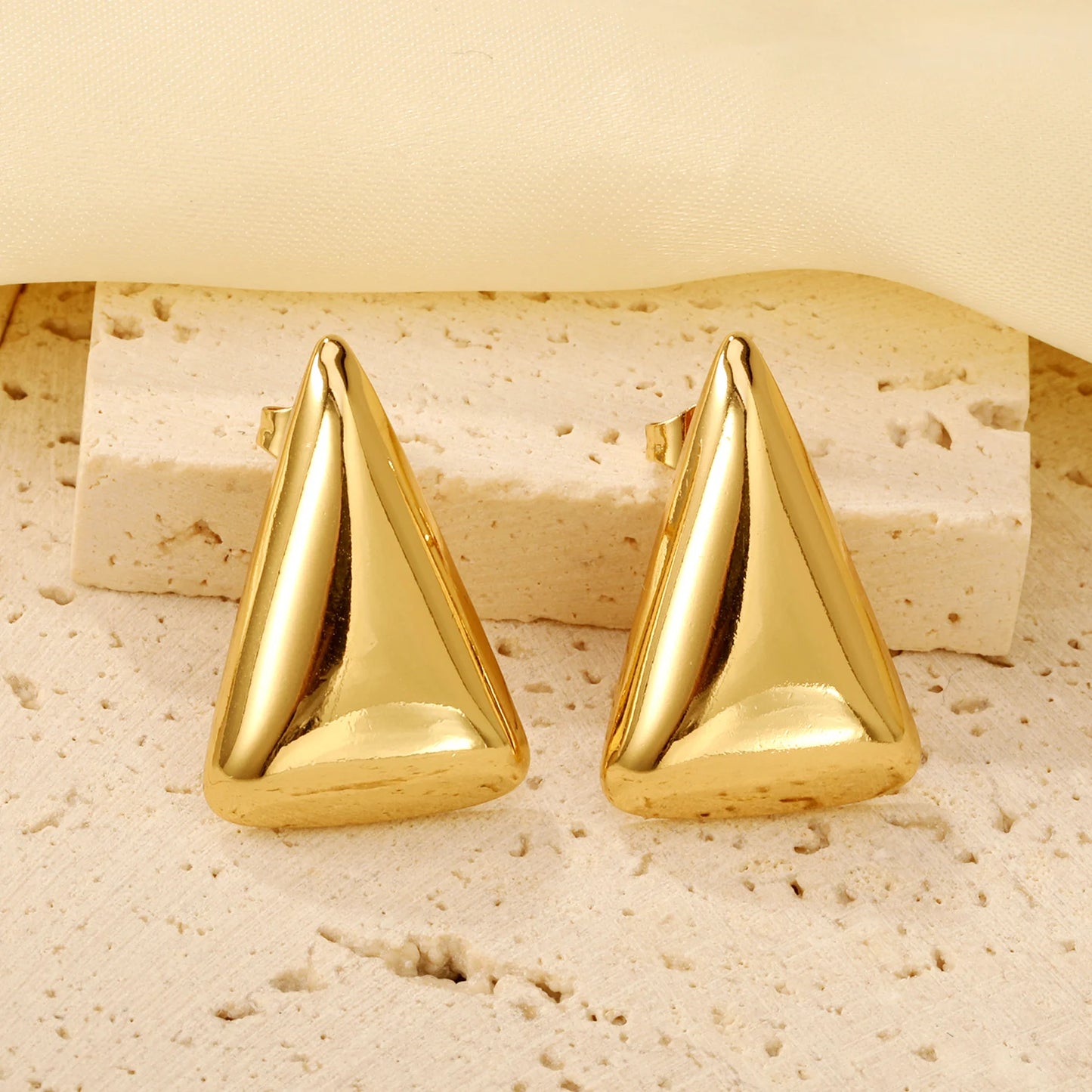 Round Stud Earrings – 18K Gold-Plated Geometric Stainless Steel Piercing Earrings for Women