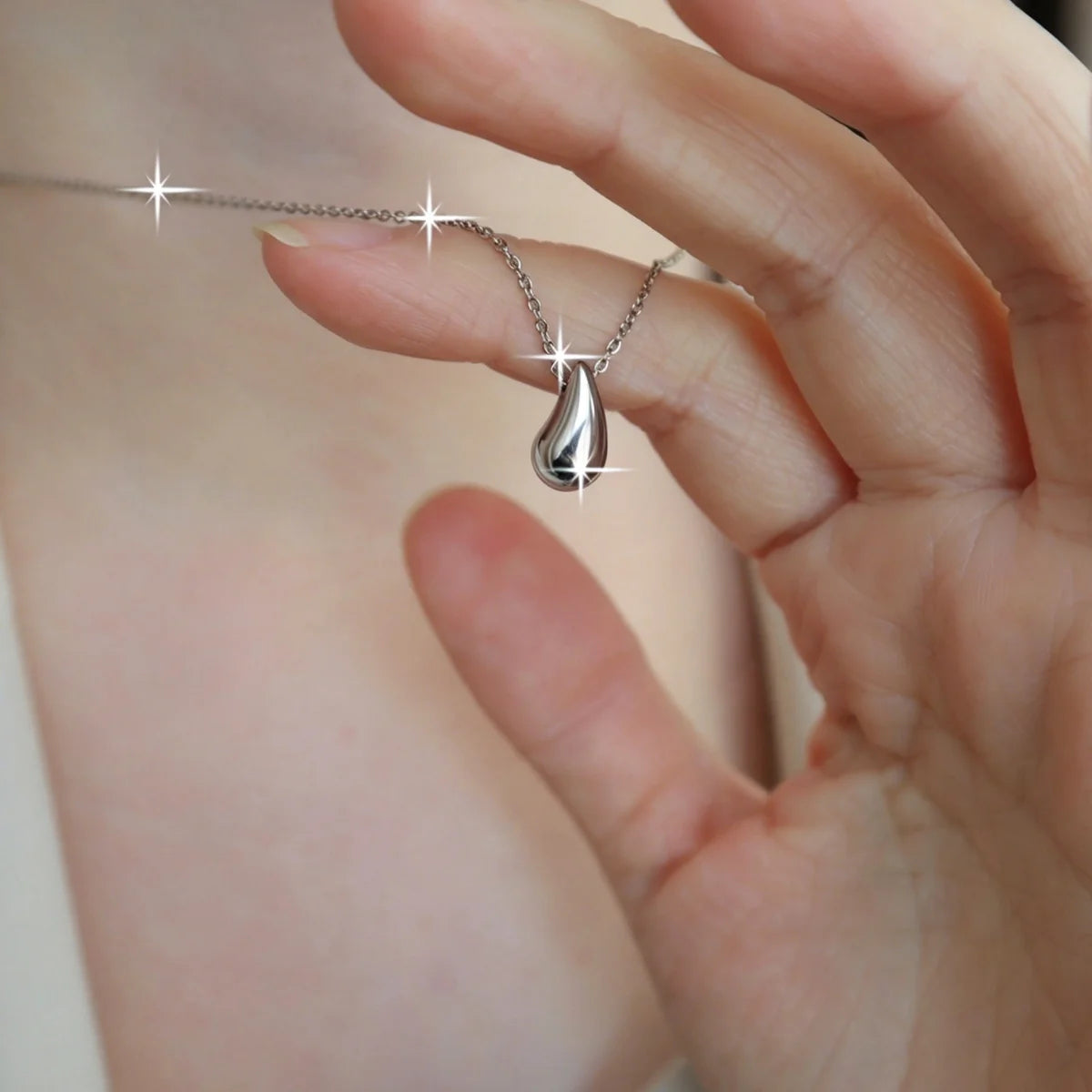 LUXUKISSKIDS Teardrop Necklaces Non-Fading Unique Design Waterdrop Pendant Necklace for Women Fashion Minimalist Chic Accessorie