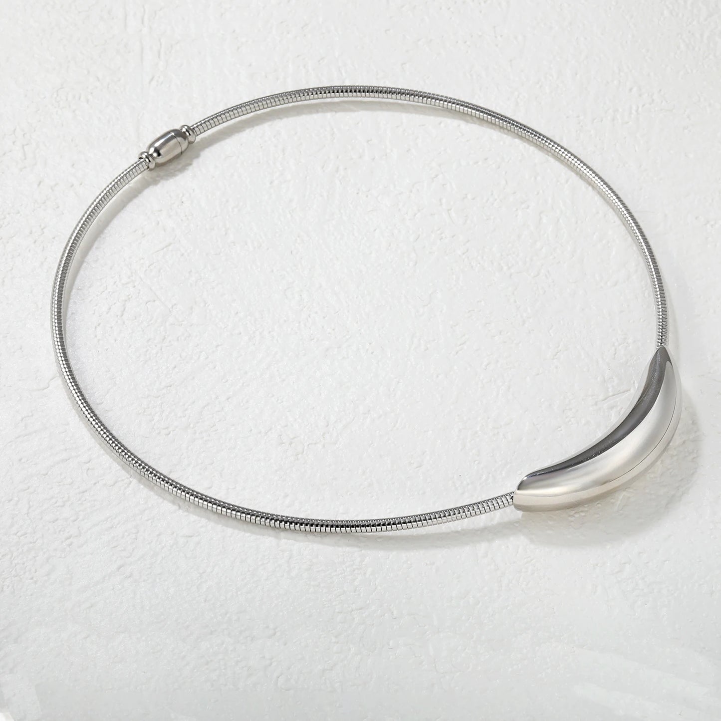 Snake Bone Chain Choker – French Statement Metal Tube Collar Necklace for Women