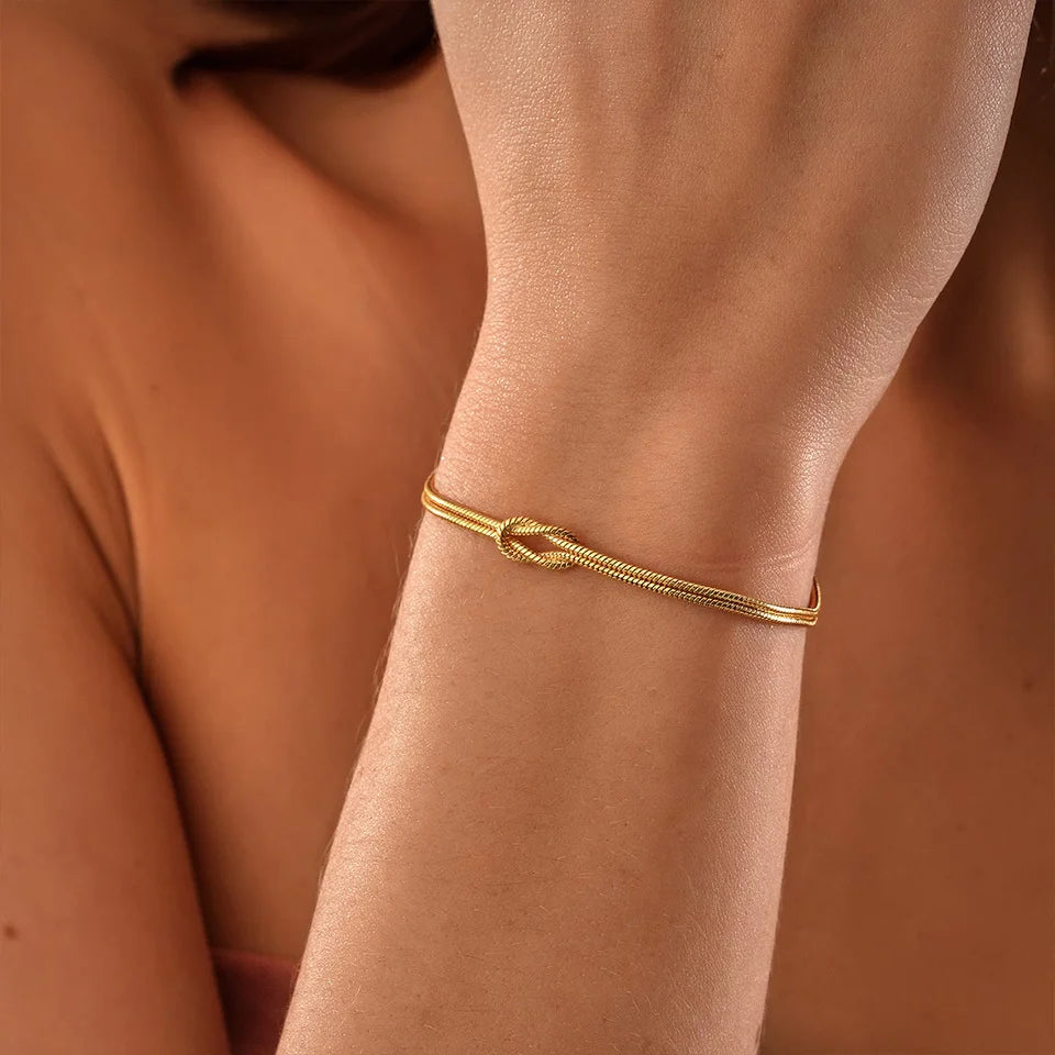 Cubic Heart Charm Bracelet – 18K Gold-Plated Stainless Steel Snake Chain for Women & Men