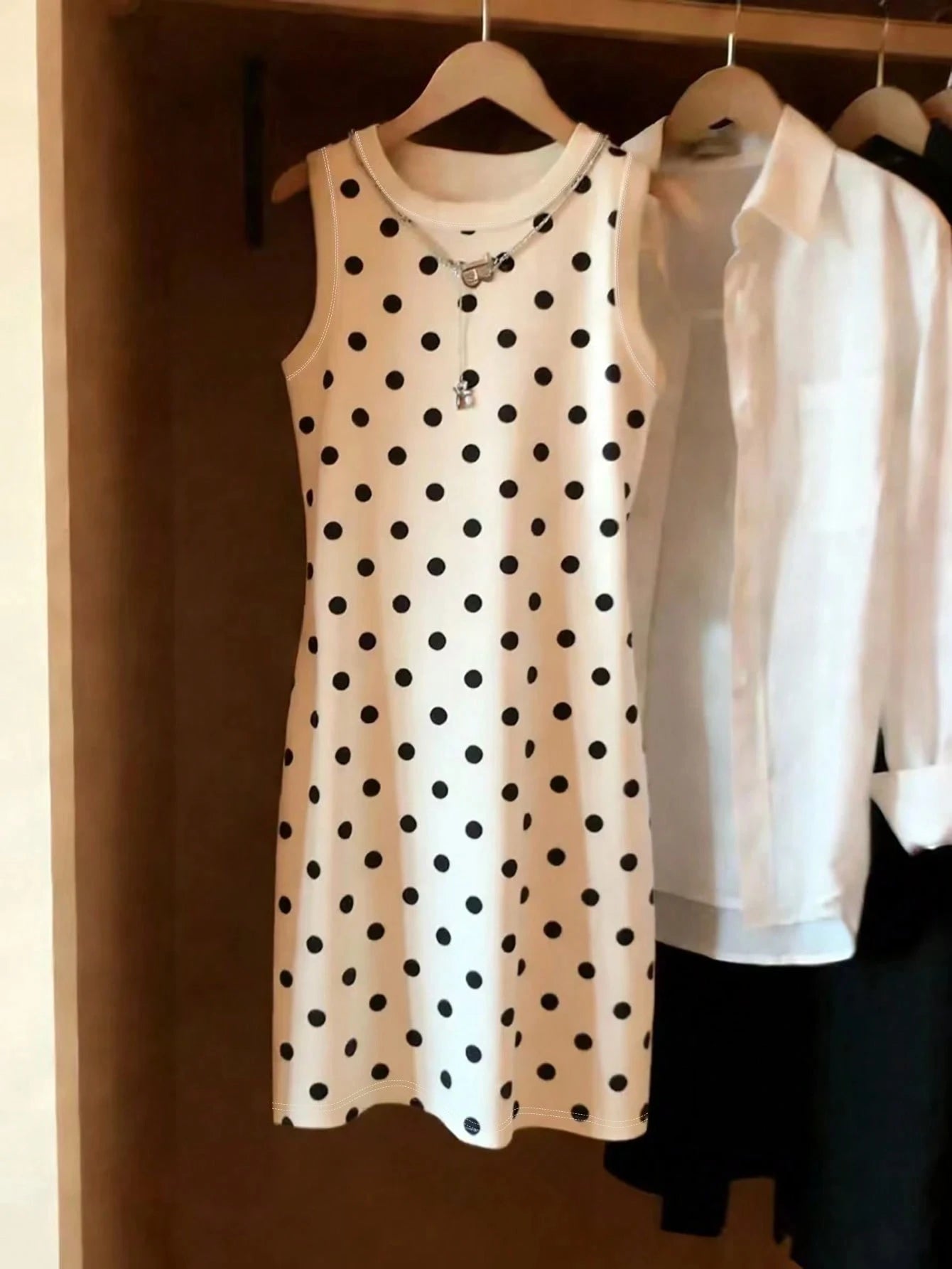Women's Spring/Summer Style - Casual - Elegant - Sleeveless Off-Shoulder - Lightweight and Breathable - Slim Fit Round Neck Polk