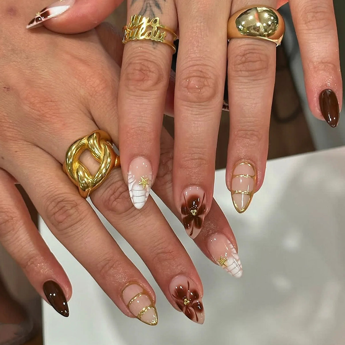 Short Almond Press-On Nails with Glue - Butterfly & Floral Glitter, 24 Pieces