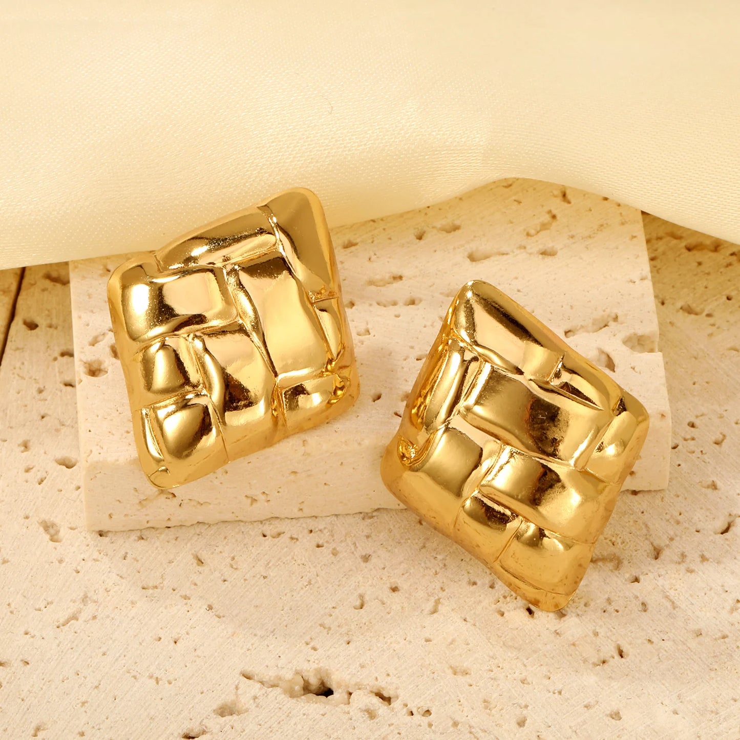 Round Stud Earrings – 18K Gold-Plated Geometric Stainless Steel Piercing Earrings for Women