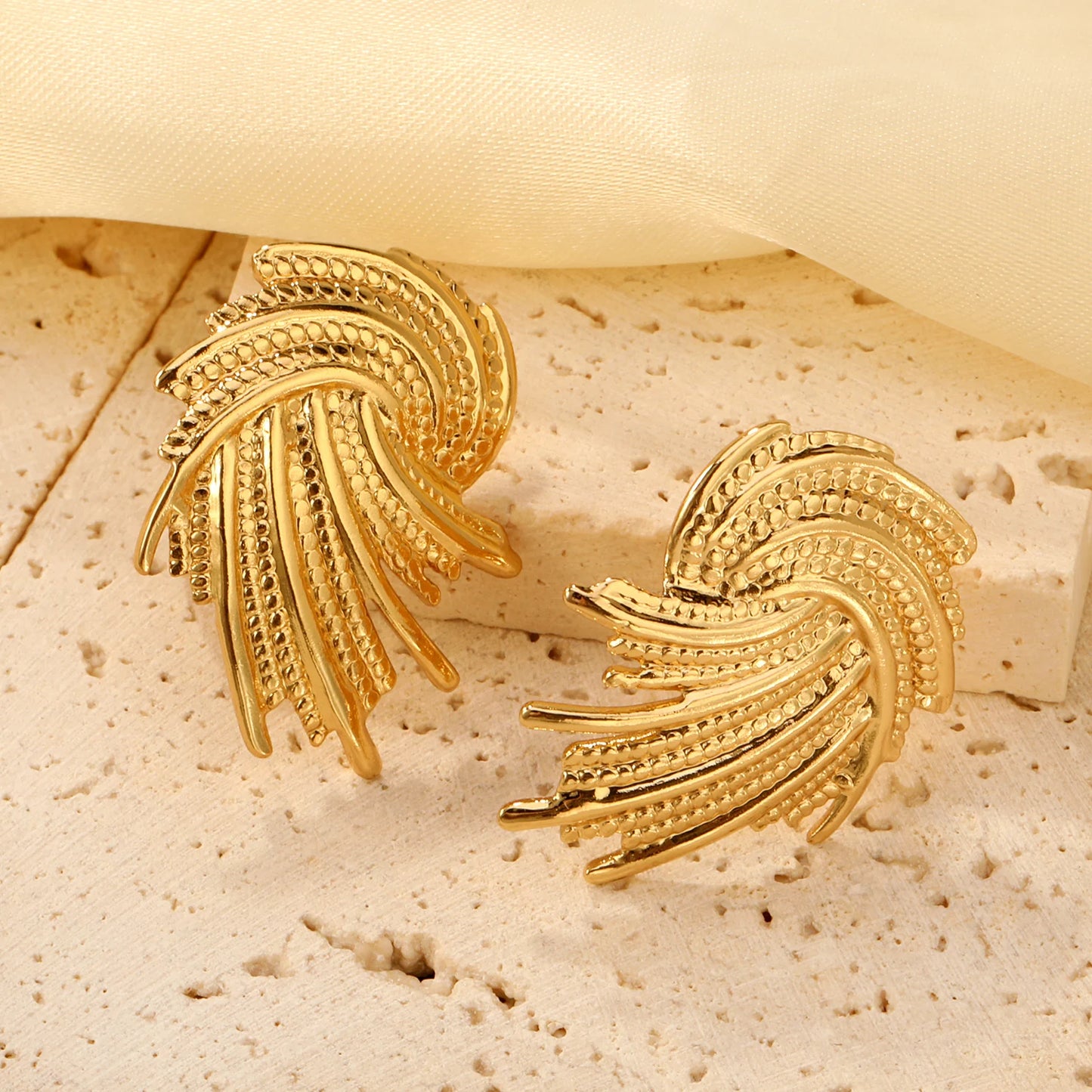Round Stud Earrings – 18K Gold-Plated Geometric Stainless Steel Piercing Earrings for Women