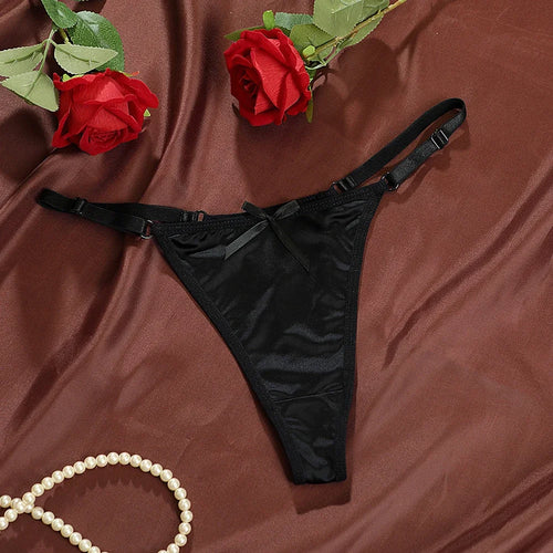 سروال داخلي جي-سترينج بخصر منخفض وتفاصيل فيونكة — ناعم وأنثوي