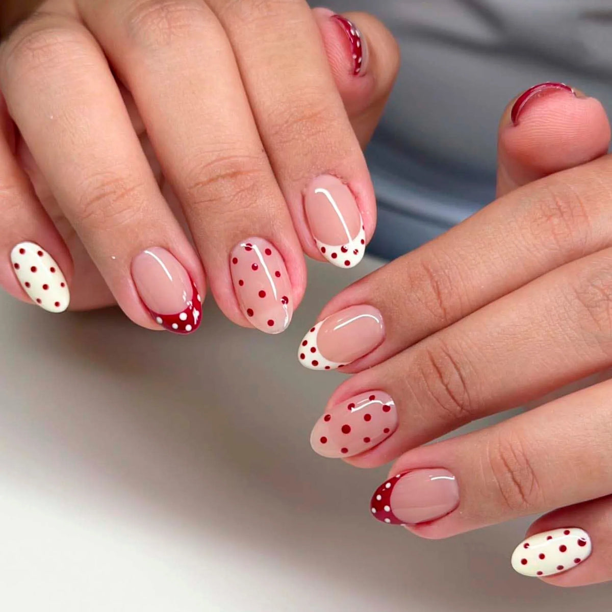Short Almond Press-On Nails with Glue - Butterfly & Floral Glitter, 24 Pieces