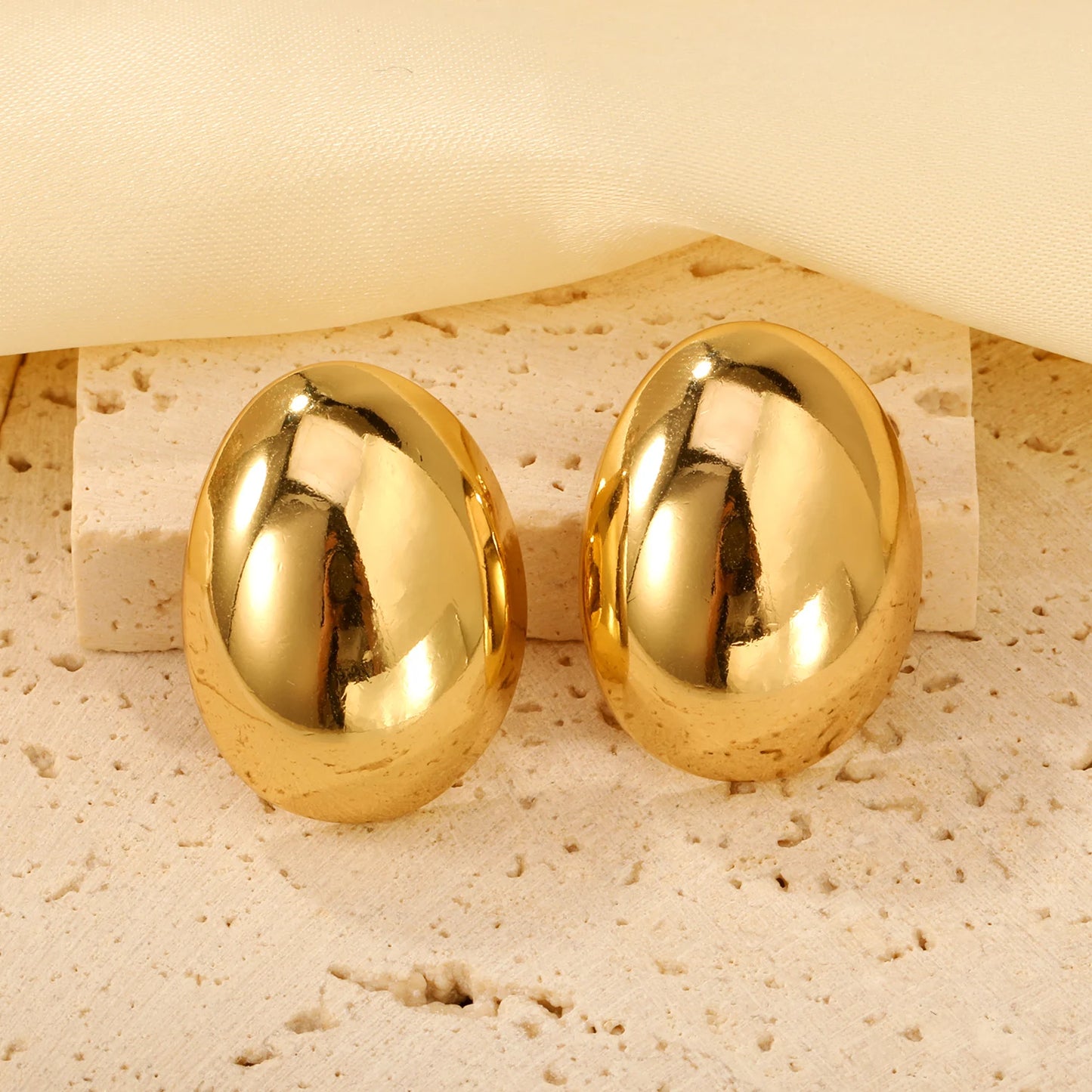 Round Stud Earrings – 18K Gold-Plated Geometric Stainless Steel Piercing Earrings for Women