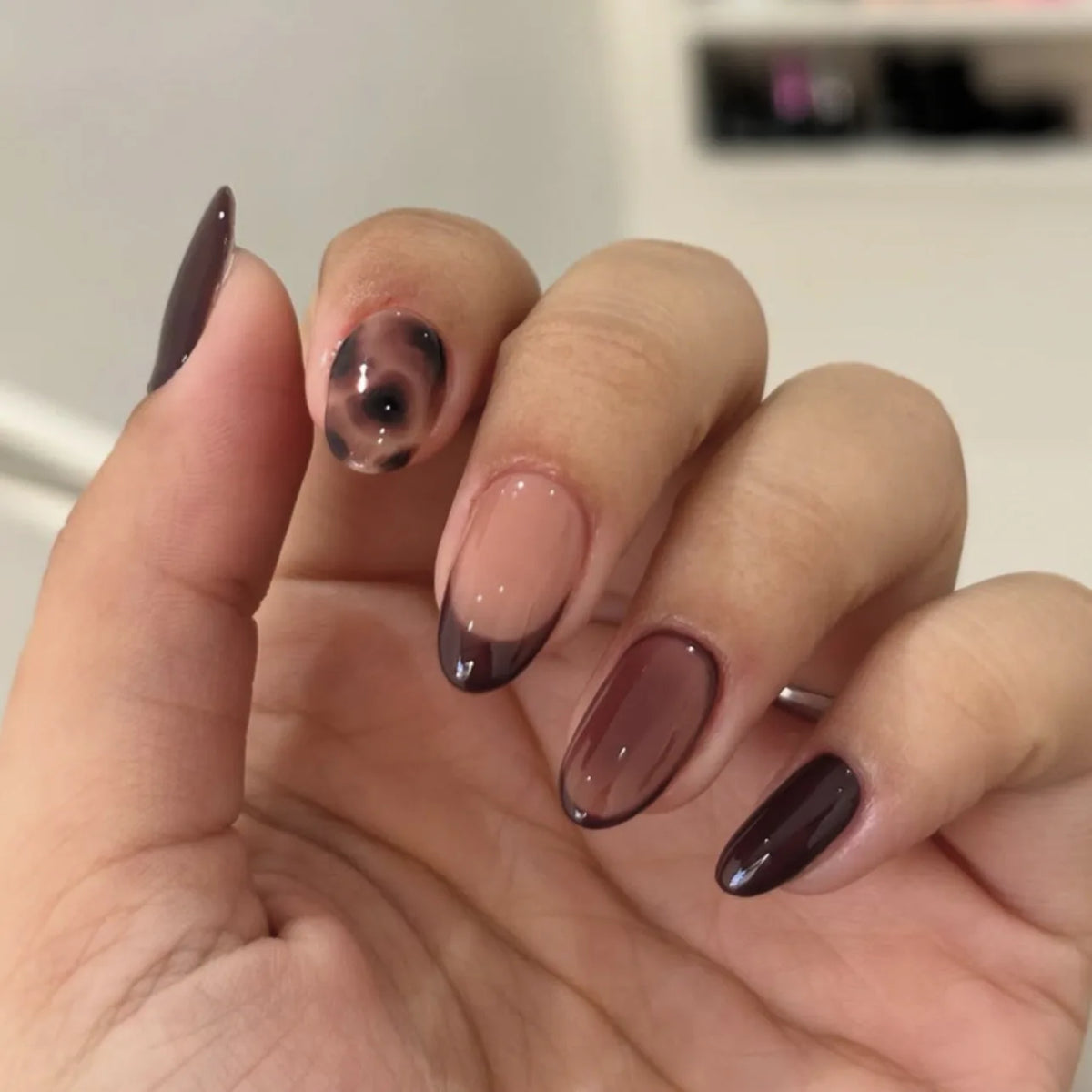 Short Almond Press-On Nails with Glue - Butterfly & Floral Glitter, 24 Pieces