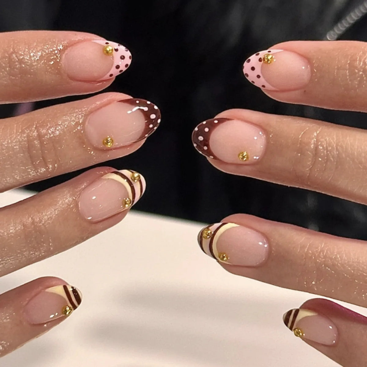 Short Almond Press-On Nails with Glue - Butterfly & Floral Glitter, 24 Pieces