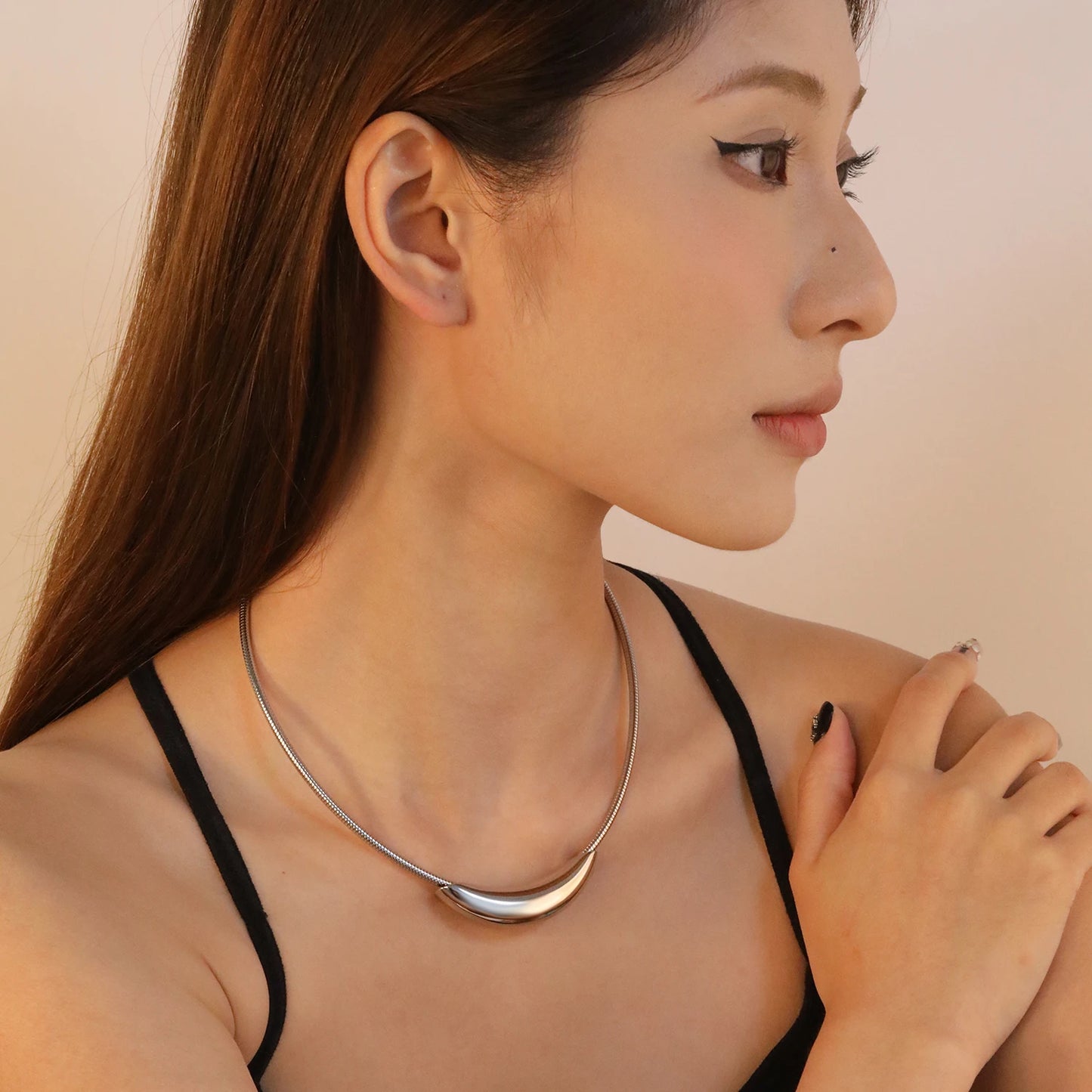 Snake Bone Chain Choker – French Statement Metal Tube Collar Necklace for Women