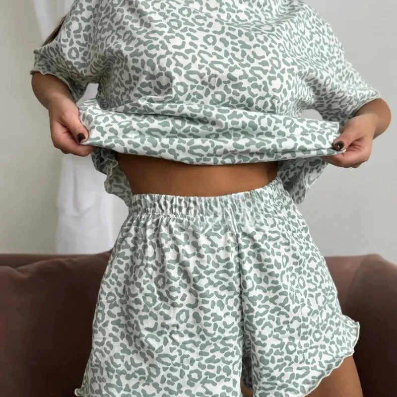 Leopard Print Short-Sleeve Pajama Set – Round Neck Top & Shorts, Cotton Homewear (S–XL, 2 Colors)