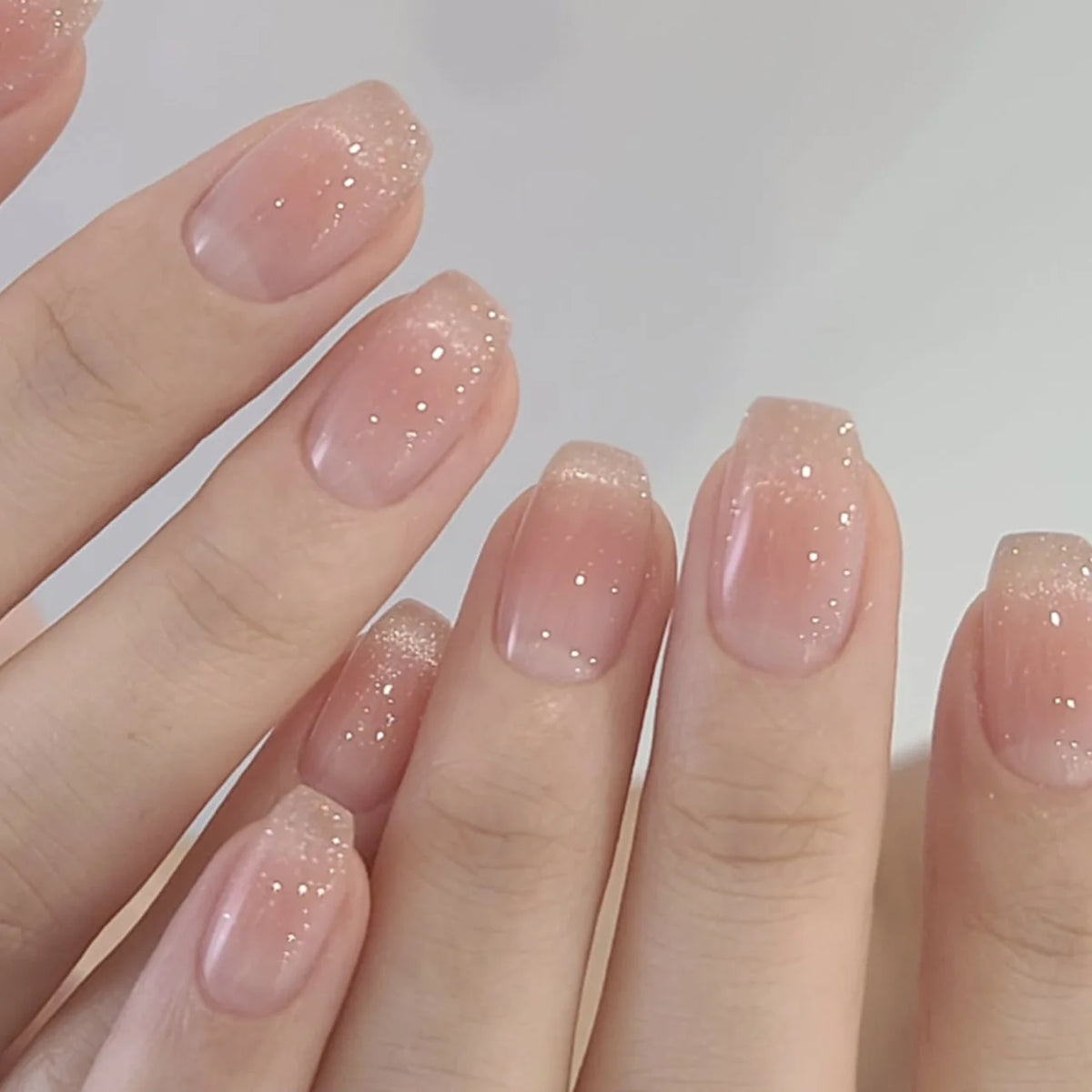 Short Almond Cat Eye Press-On Nails - Glossy Glitter, 24 Pieces